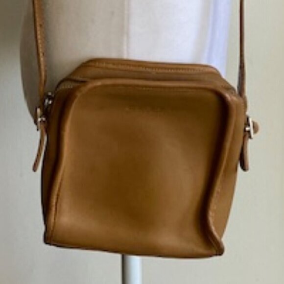 COACH Vintage British Tan Classic Kit Camera Crossbody Purse - Picture 4 of 16